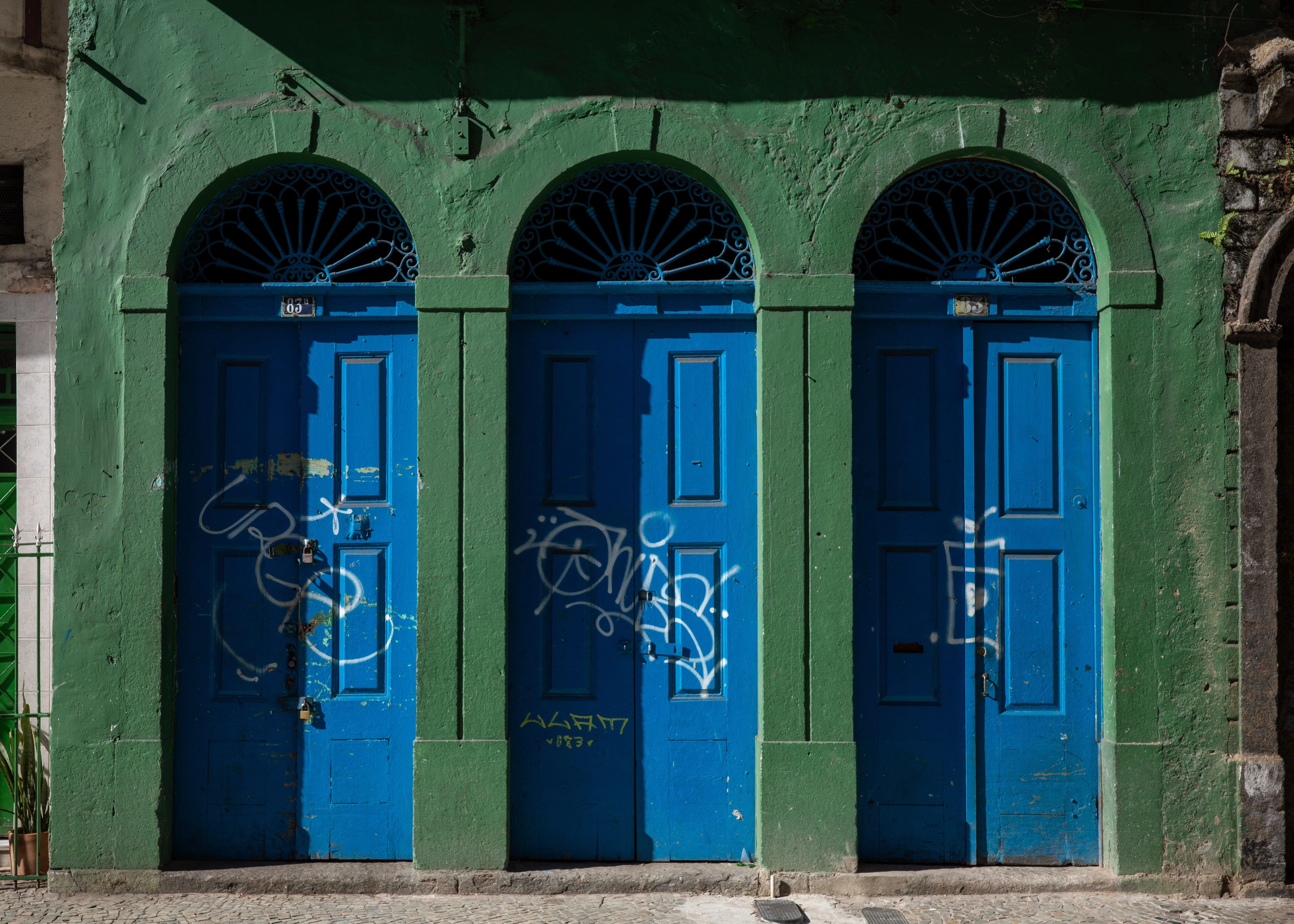 Colorful doors at Lapa neighboorhood in Rio — part 2
